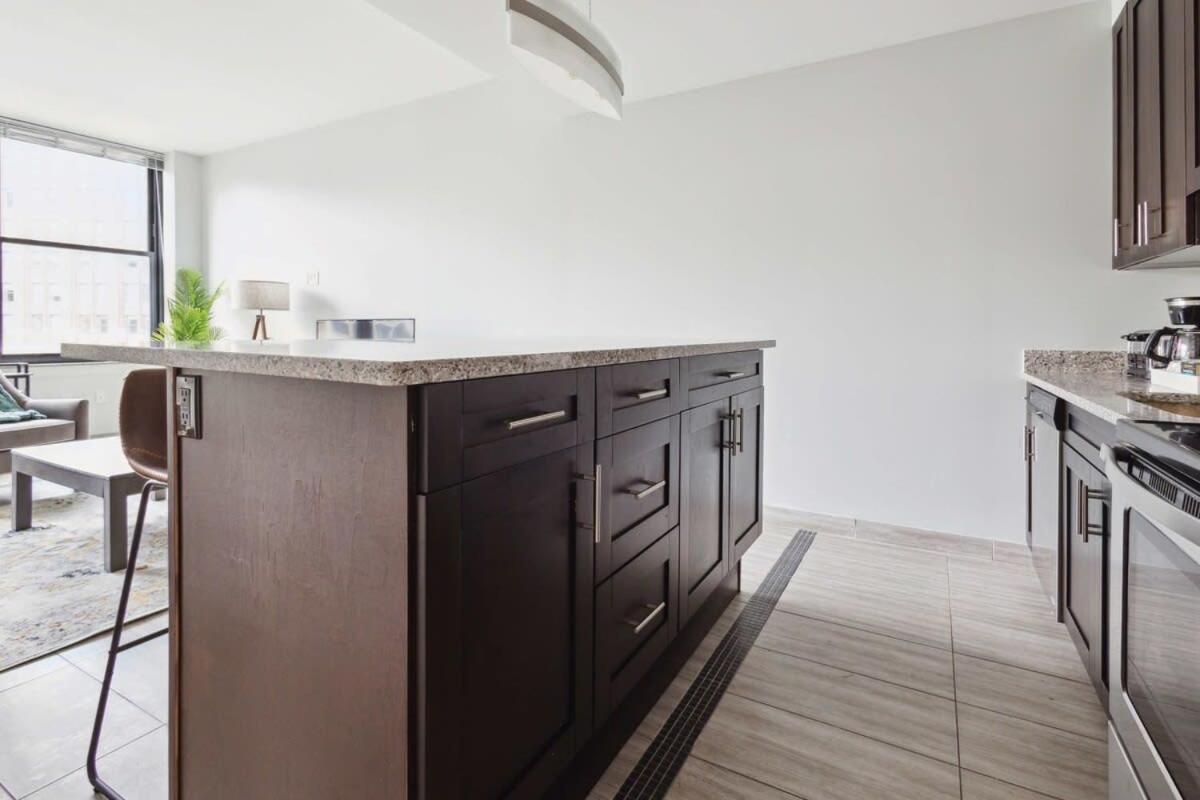 2br Executive Downtown