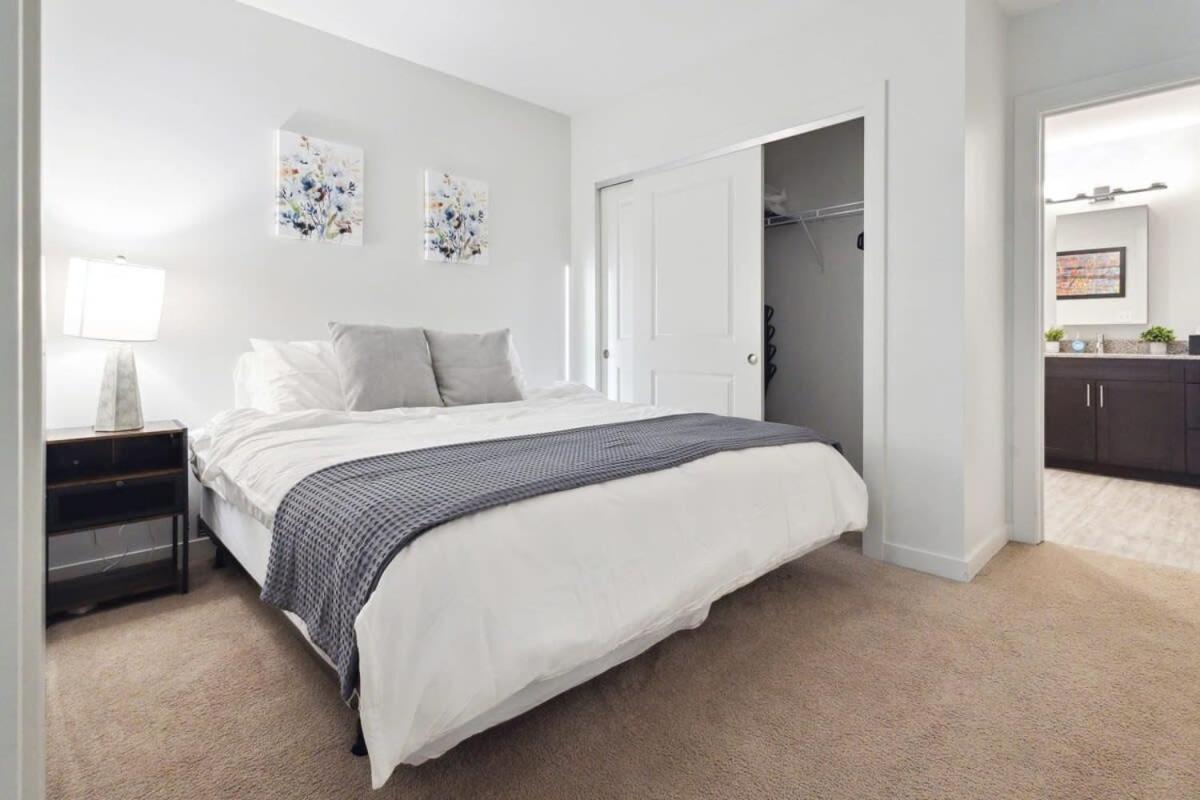 2br Executive Downtown * Detroit