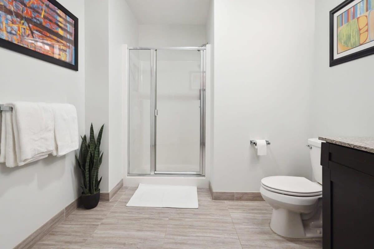 2br Executive Downtown Apartment *