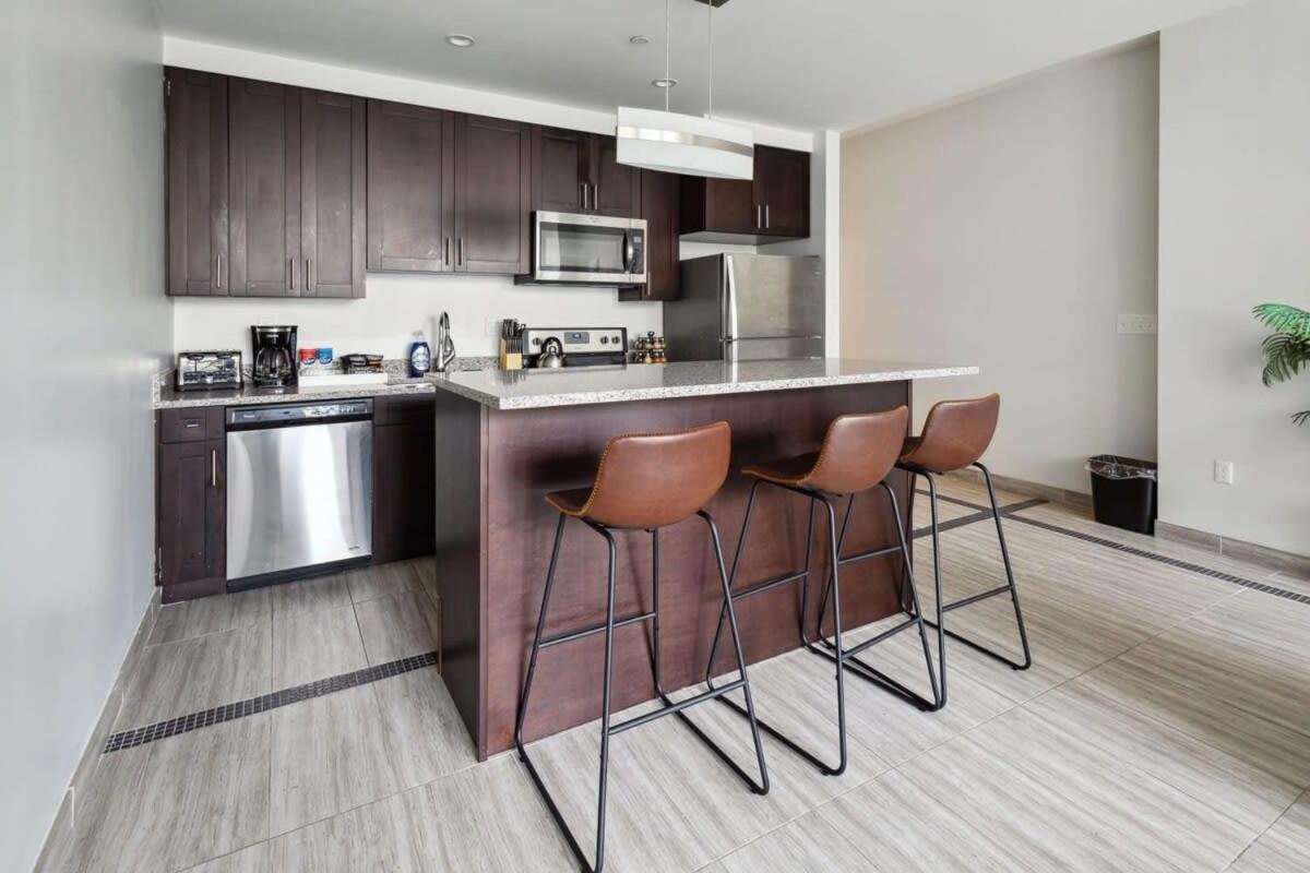 2br Executive Downtown * Detroit